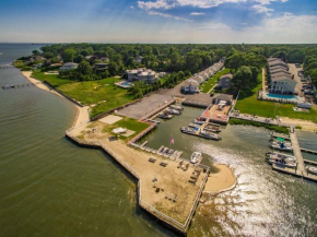 Гостиница Colonial Shores Resort  Хамптон Бейс